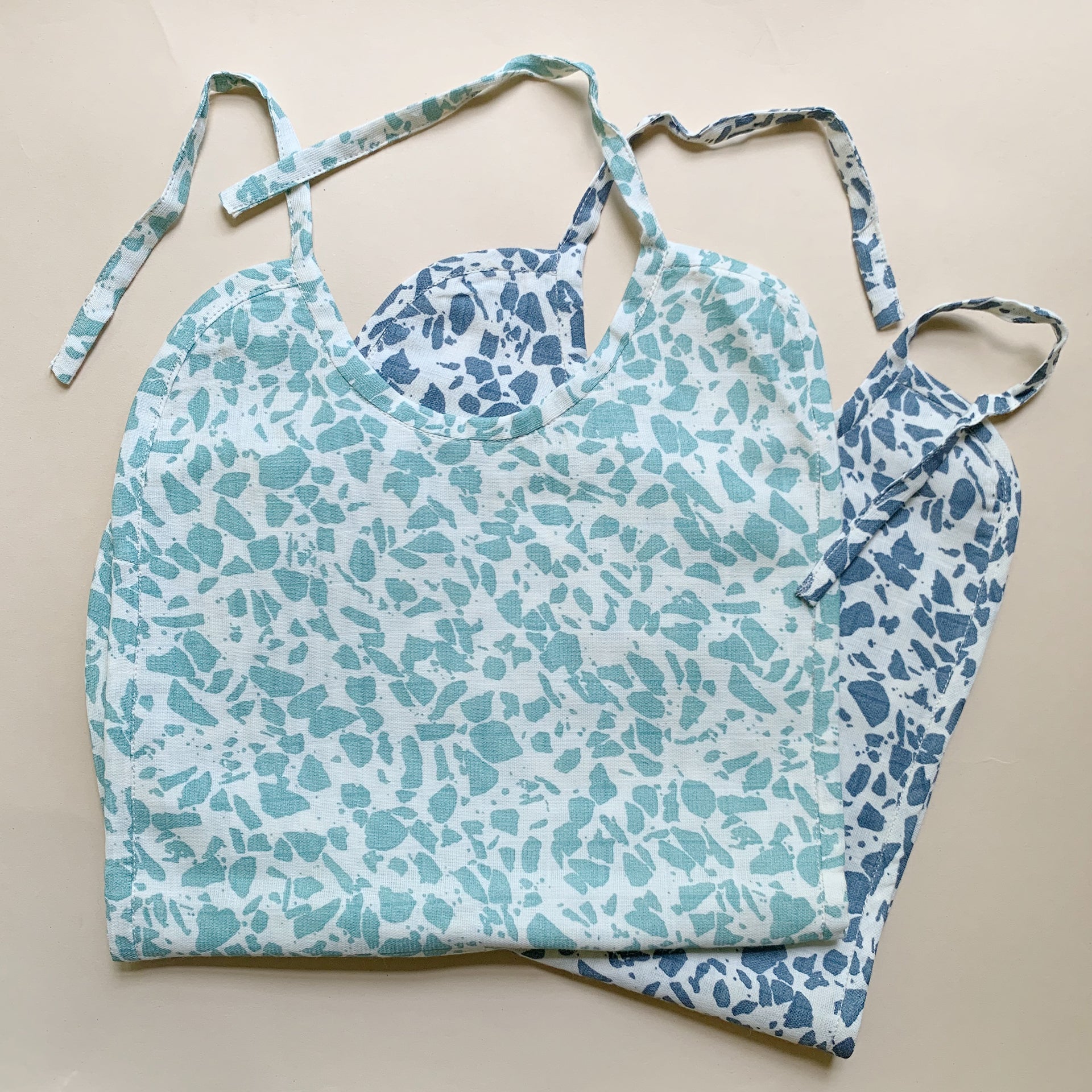 Haps Nordic Sui Muslin Bib Bib Cold Terrazzo