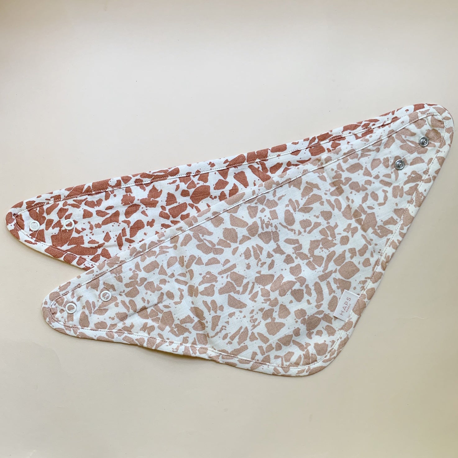 Haps Nordic Sui Muslin Mini Bib Mini Bib Warm Terrazzo