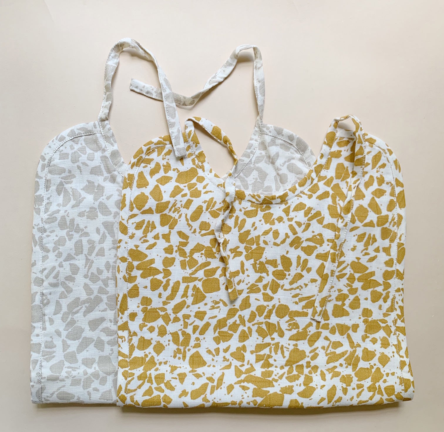 Haps Nordic Sui Muslin Bib Bib Neutral Terrazzo
